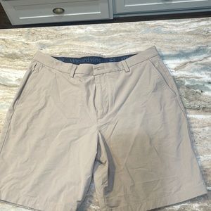 Men’s vineyard vines on the go short size 34